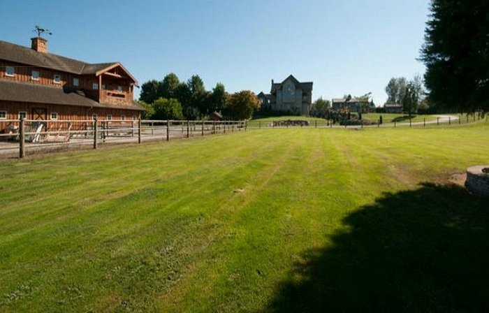 Photos Chad Kroeger S Old Abbotsford Mansion Is Up For Sale